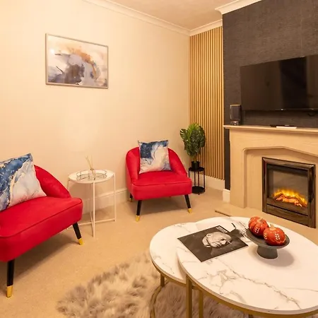 Modern 5-bedroom Home, Guests 7, Secure Parking And Fast Wi-fi, Ideal For Families & Contractors